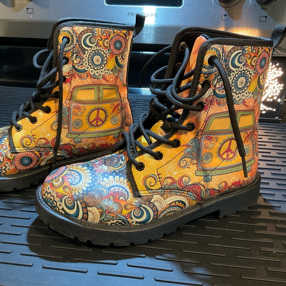 Yes We Vibe Colorful Hippie Van Boots, Size 6, Excellent Condition - Picture 2 of 11